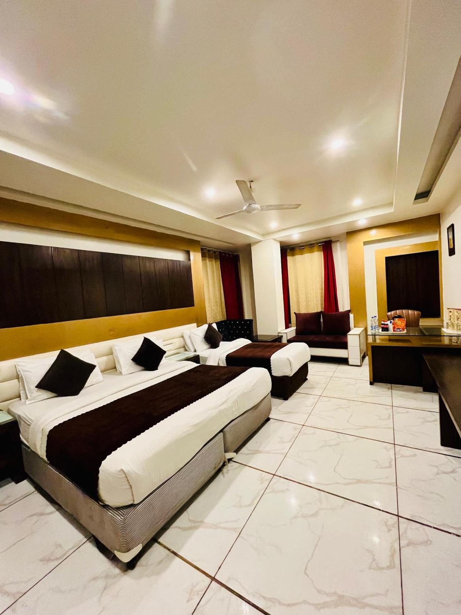 Frankstay -Le Unit By Worth Nuova Delhi Esterno foto